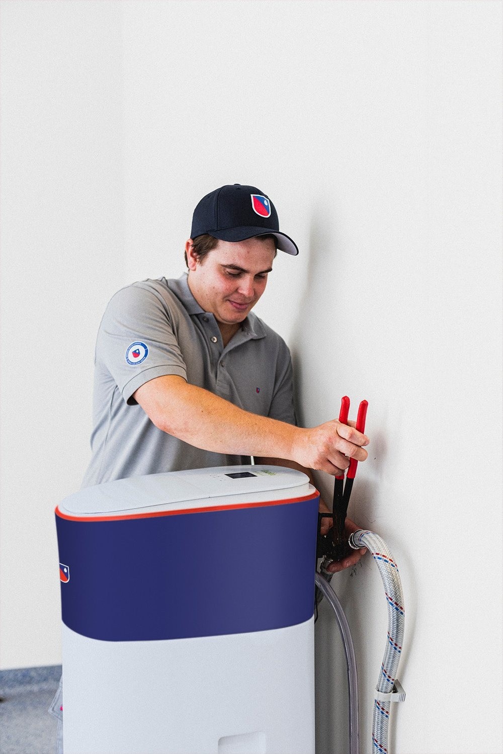 Bayard technicus installeert waterverzachter